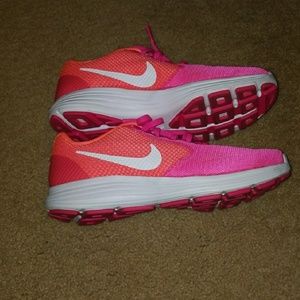 Nike Revolution 3